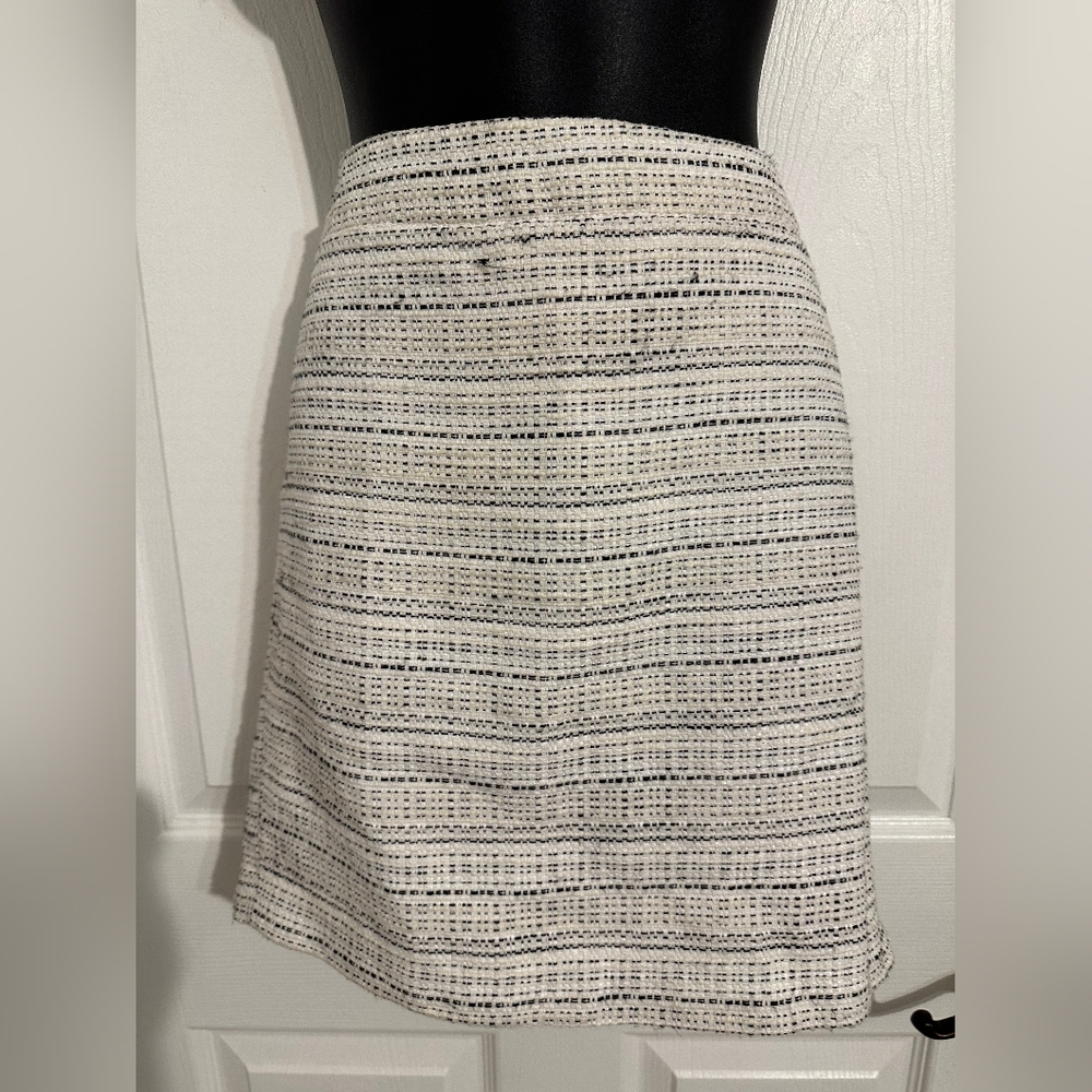 Chic Black and White Textured Skirt
